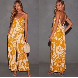 NWT Vici Waikiki Tropical Print relaxed jumpsuit - medium